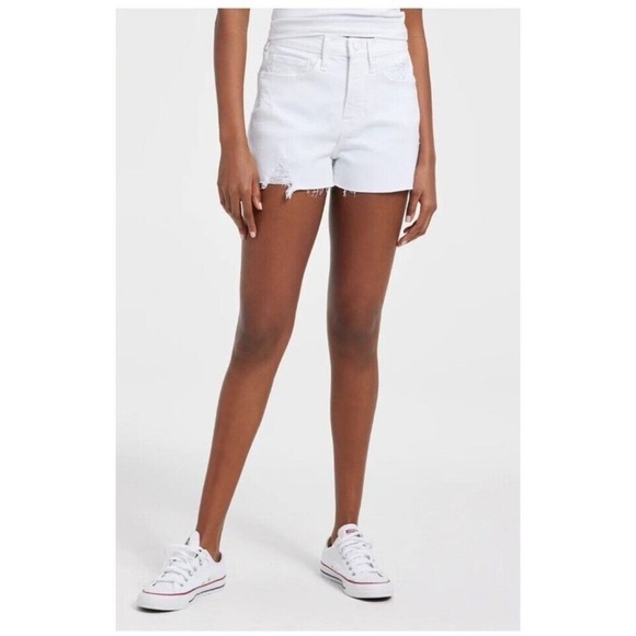Good American BOMBSHELL SHORTS GBS046T WHITE025 Size 00/24 Inseam 3 1/2 inches - Picture 1 of 9